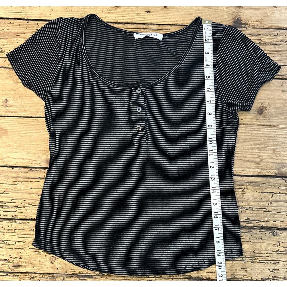 Project Social T LA Women’s Black/White Cropped Striped Shirt Size XS NWOT - Picture 3 of 6